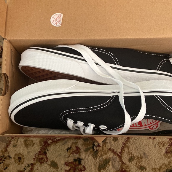 VANS - Picture 4 of 4